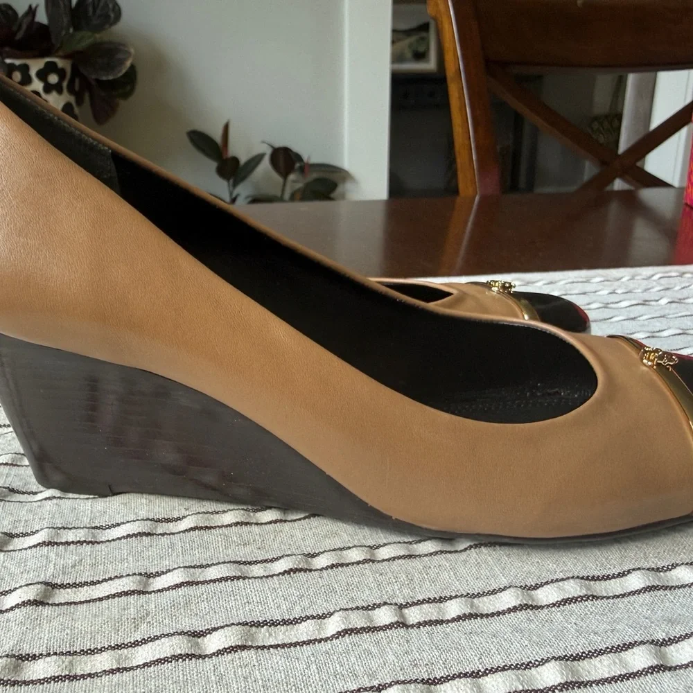 Tory Burch Beige Leather Flats with Black Patent Cap-Toe and Gold Trim